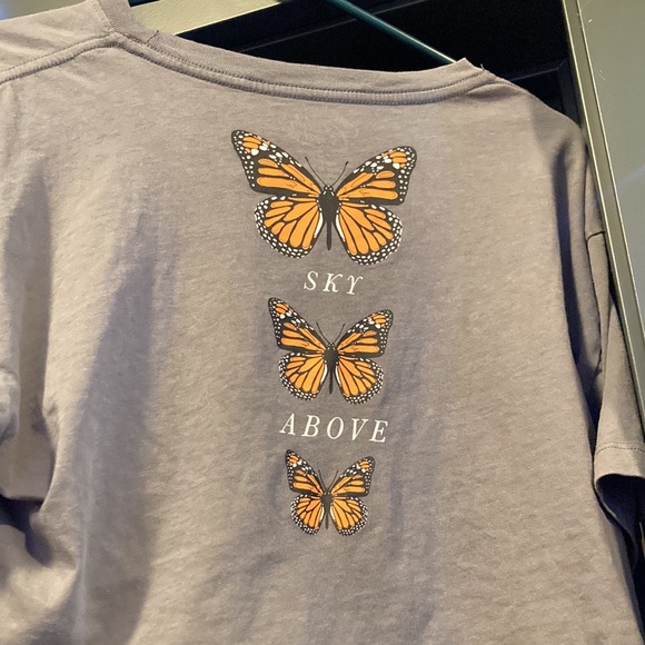 Grey butterfly shirt - Picture 2 of 2
